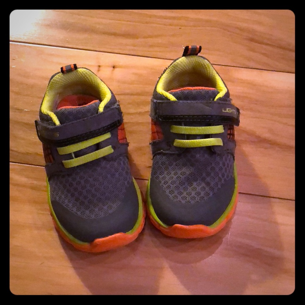 Toddler tennis shoes like new